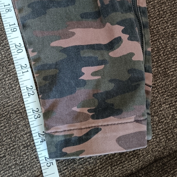 White House Black Market Green Camoflouge Utility Slim Ankle Jogger Pants Size 8 - Picture 10 of 12